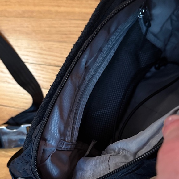 Athleta Black Crossbody Bag - Picture 3 of 4